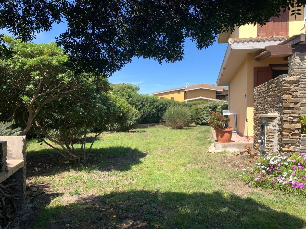 L' Elicriso, A Pochi Passi Dal Mare Con Giardino Privato - The Elicriso, A Few Meters From The Sea, With Private Garden Apartment Стинтино Екстериор снимка
